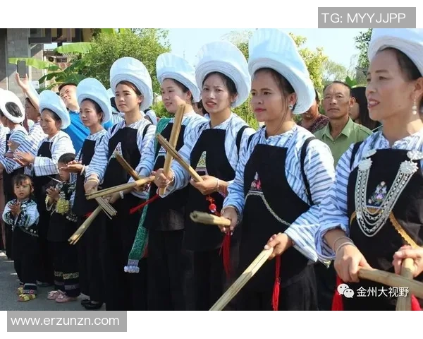 足球明星齐聚欢庆中国新年共唱祝福歌传递团圆喜悦